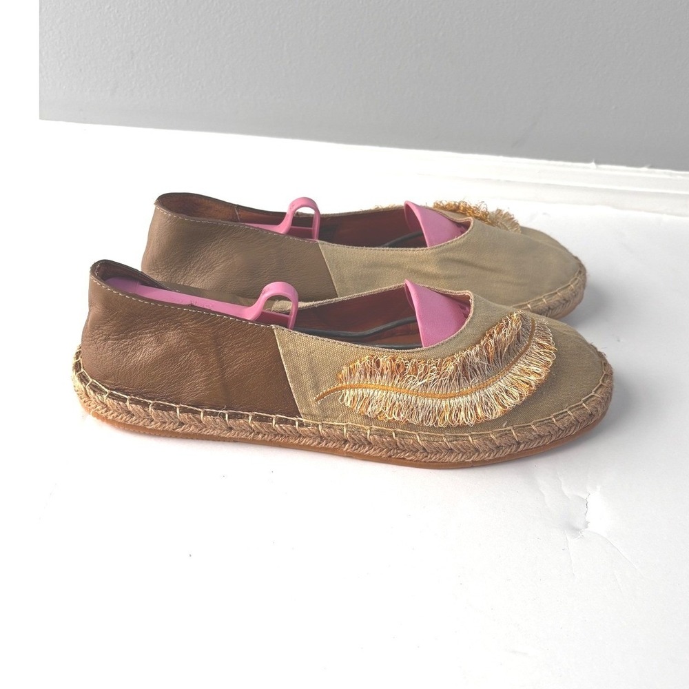 Silvia Cobos Espadrille Flats Women's Size 9 Beige‎ Leather Trimmed Feather